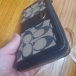 Rare Coach Around Zipper Signature Black and Tan  Wallet